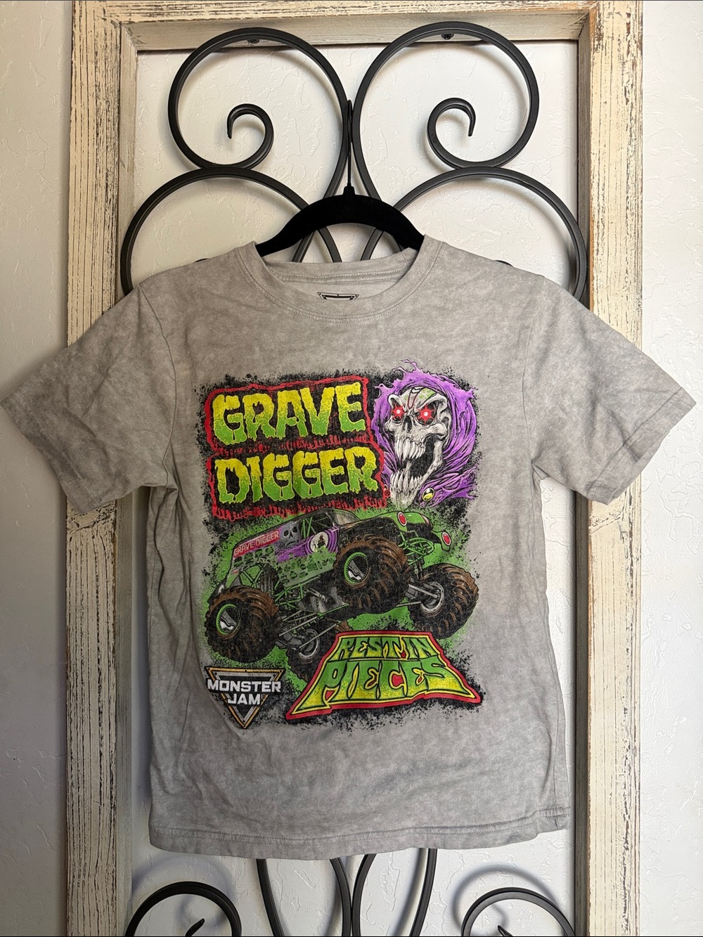 Grave Digger Monster Jam Graphic Kids T-Shirt - Gray | Size Large